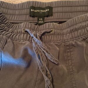 Banana Republic pull on utility pants